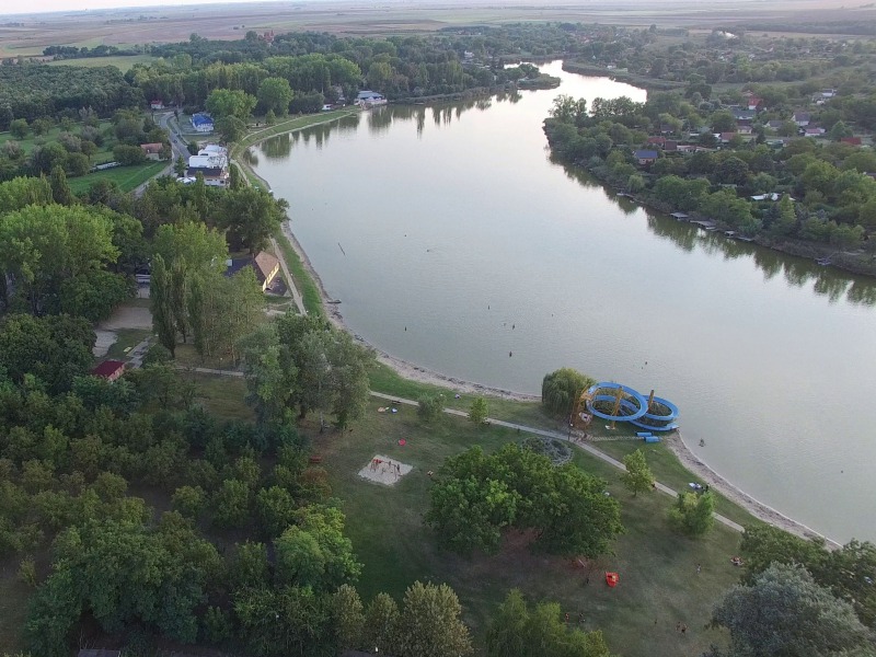 Páratlan szépségű drónvideón keresztül tekinthetsz le a Szelidi-tóra