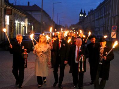 A Múzeumbarátok Köre fáklyás felvonulásával kezdődtek az idei ’48-as ünnepségek Kalocsán