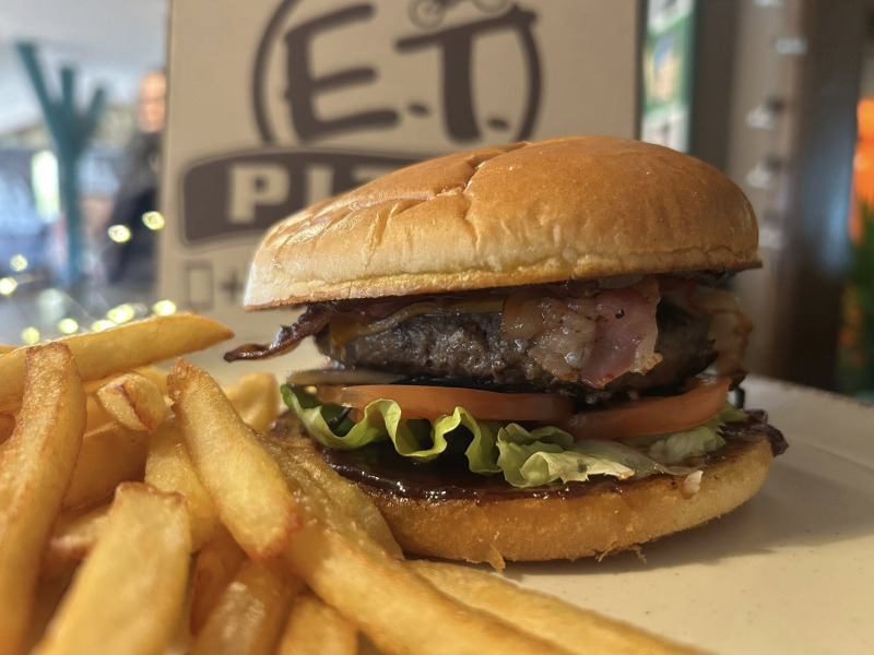 E.T pizzéria és szendvicsbár