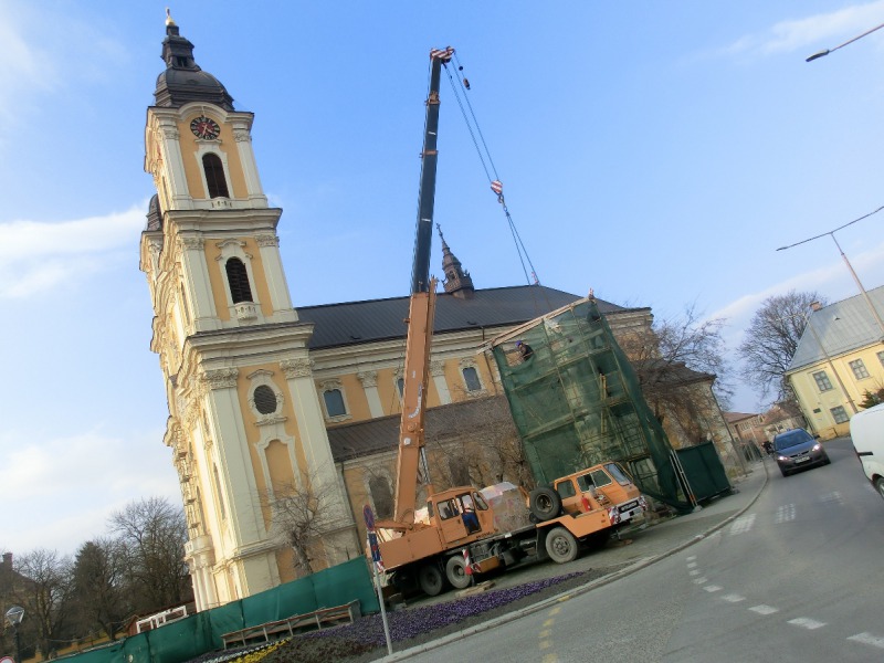 Útra kelt a Szentháromság-szobor