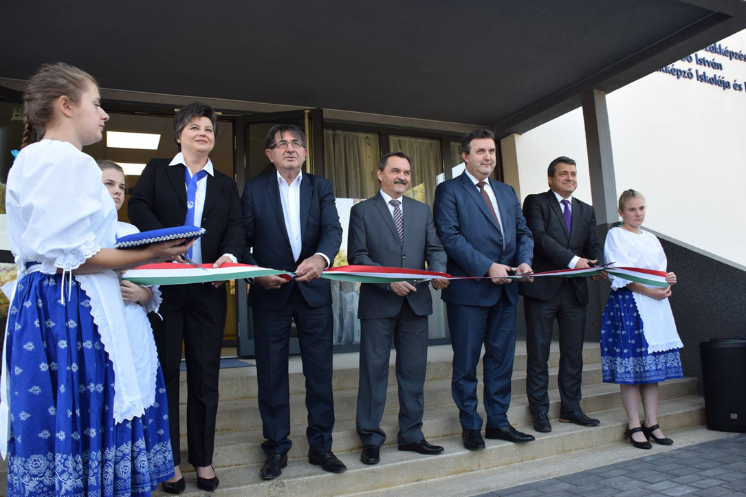 Befejeződött a Kiskunhalasi Vári Szabó István Szakképző Iskola és Kollégium energetikai korszerűsítése és megkezdődött az épület belső felújítása