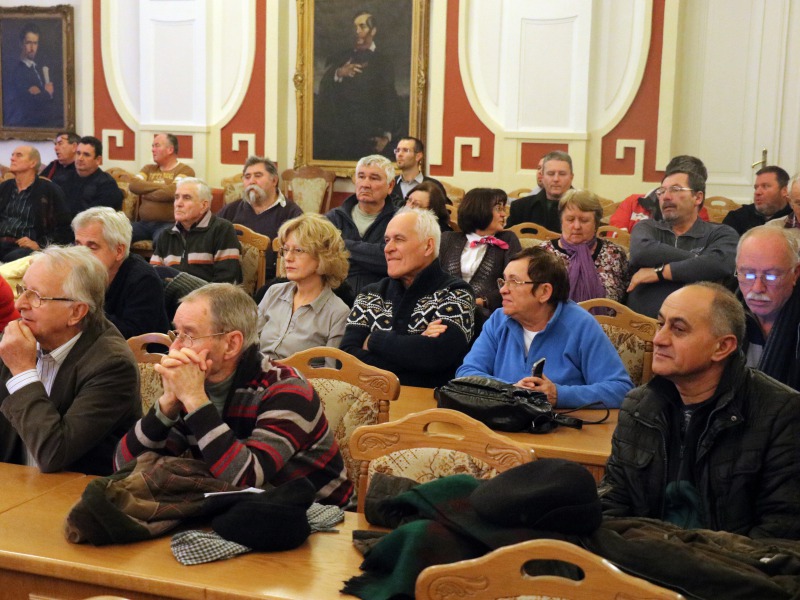 Olvasgassunk lakossági véleményeket a főutcai fasor rekonstrukciós terveiről!