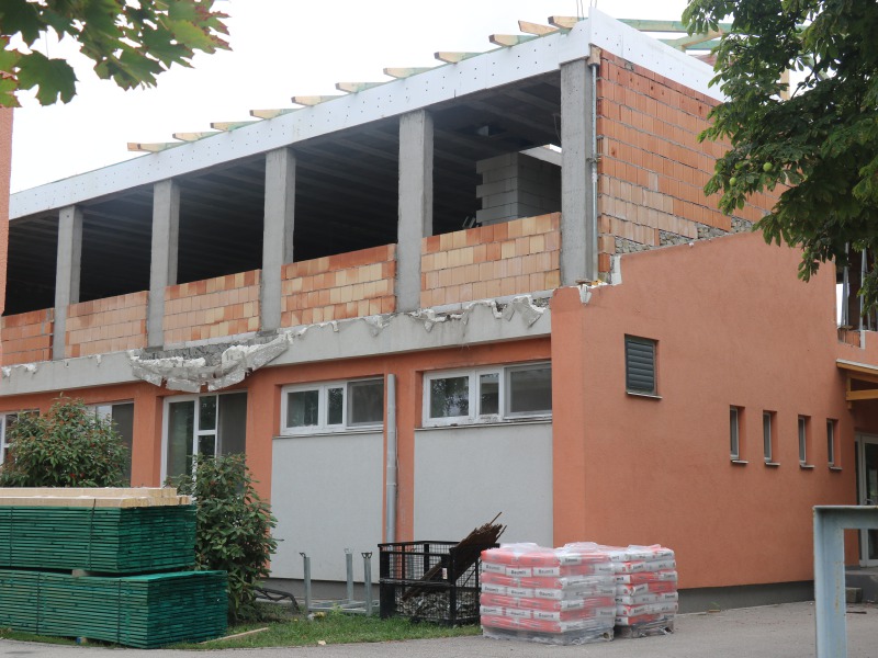 Hamarosan tető alatt a Kertvárosi Általános Iskola új épületrésze