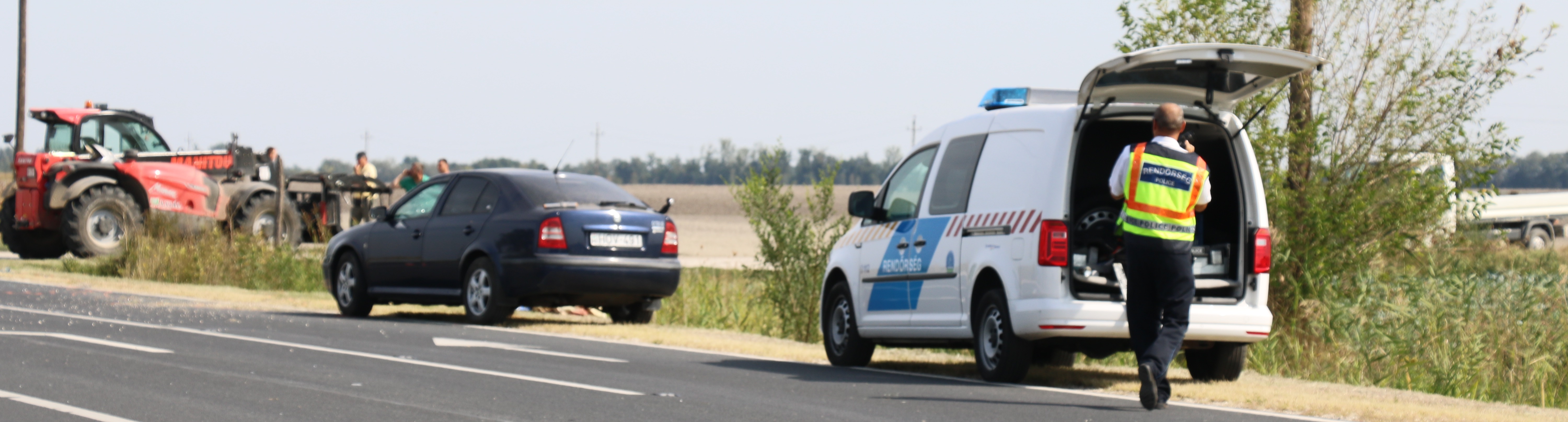 Terhes kismama sérültje van a bakodpusztai bálahordó és Skoda ütközésének – Az asszonyt szállította el a mentőhelikopter