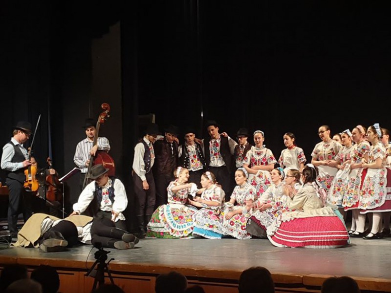Két csoport egy színpadon- Kiváló műsorok a Bokréta és a Piros Rózsa együttesektől 