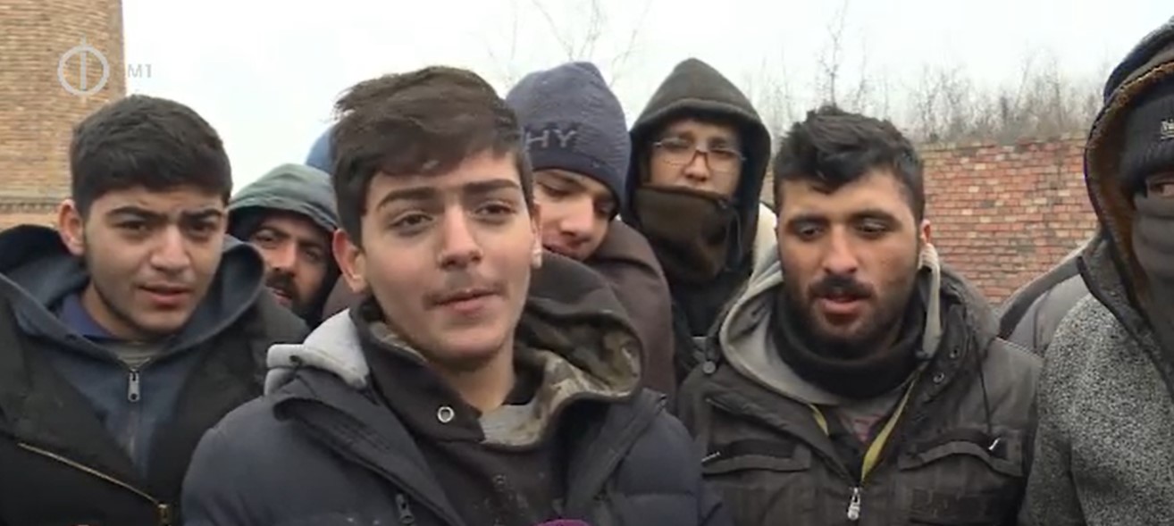 Migránsmenet miatt lezárták a tompai határátkelőt