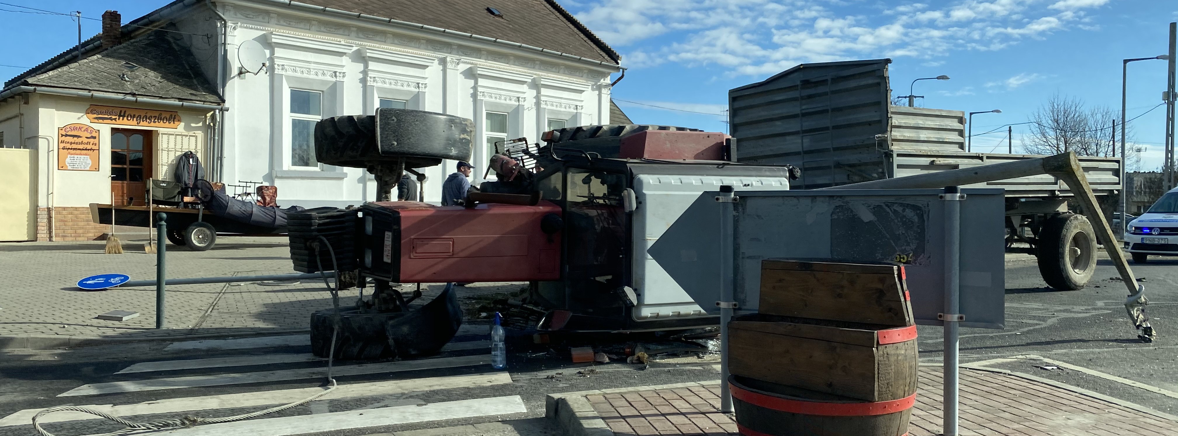 Megoldódott a dunapataji fölborult traktor rejtélye – A balesetről megjött a rendőrségi tájékoztatás, amelyből az is kiderül, ivott-e a sofőr