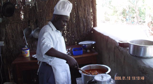 Afrikai nomád gasztronómia magyaros gulyással, parázson sült kenyérrel