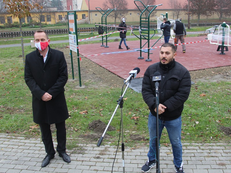 „Street Workout Park” a Kubikus parkban – Új szabadtéri tömegsport-létesítményt avatott Filvig Géza és Kerpács Rezső