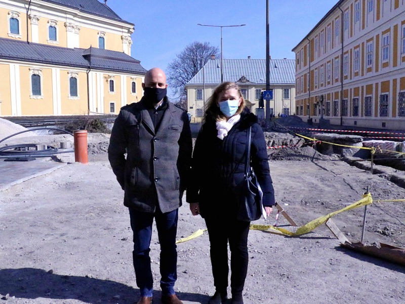 Ütemterv szerint, teljes közműcserével folytatódik a Szentháromság tér rekonstrukciója