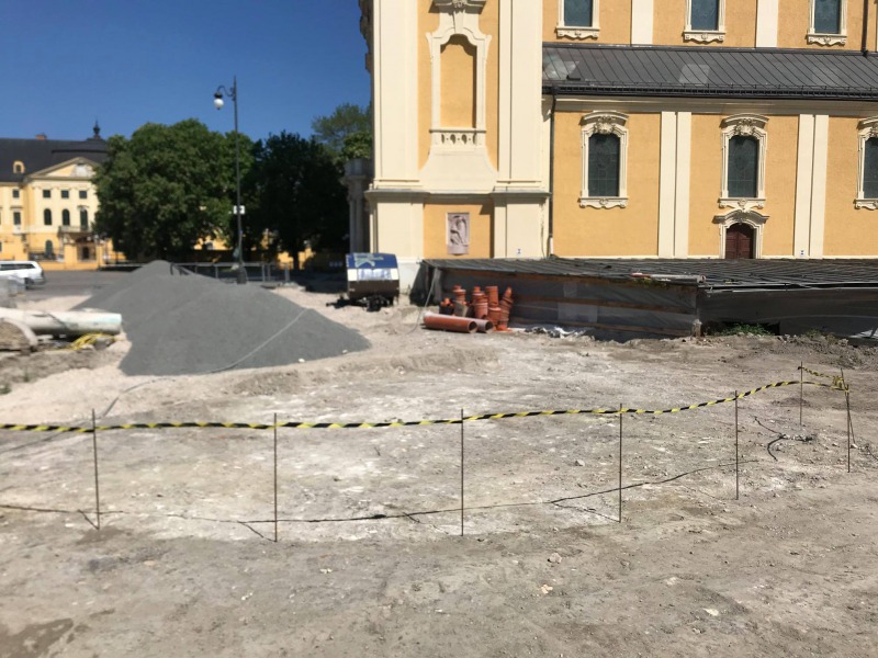 Ütemterv szerint folytatódhat a Szentháromság tér felújítása