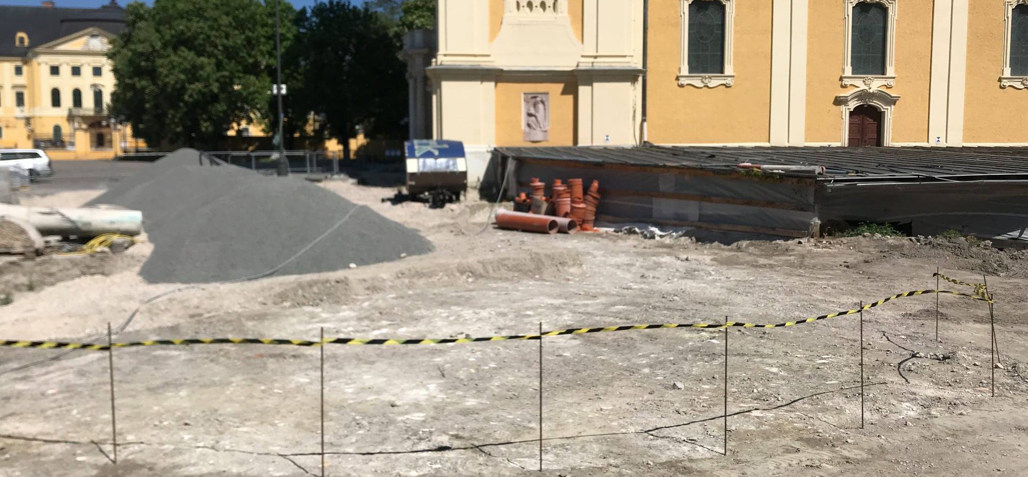 Ütemterv szerint folytatódhat a Szentháromság tér felújítása