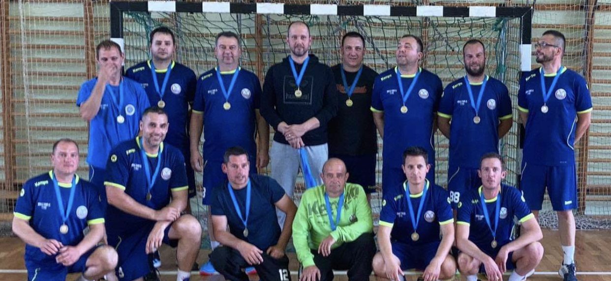 Ismét elsők Tolnában a Gézengúz UKC szeniorjai