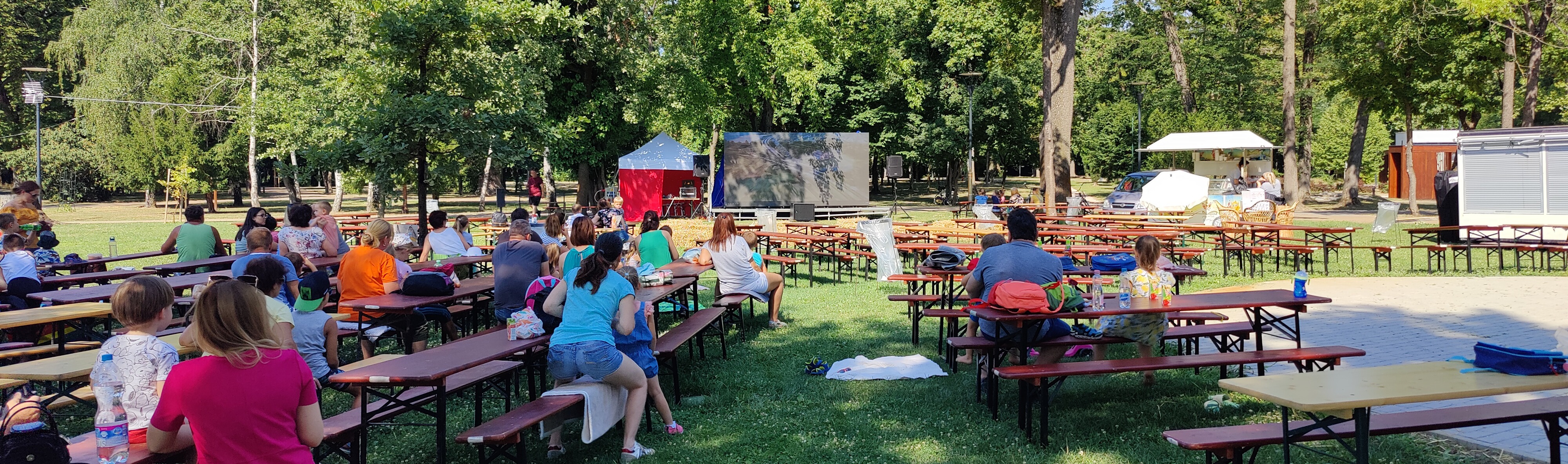 Elstartolt az érsekkerti mozi-maraton – Már a reggeli vetítésen is több mint félszázan voltak