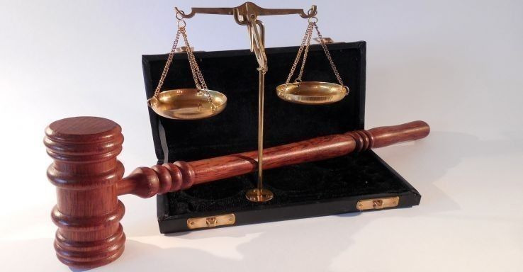 Vascsővel megütötte, késsel megszúrta szerelmi riválisát - Brutális garázdaság az áruház parkolójában –VIDEÓVAL! 