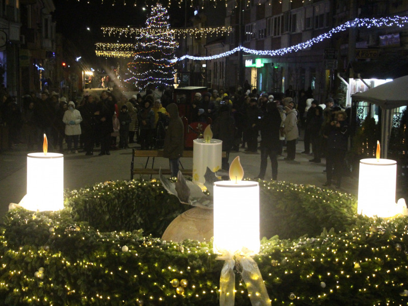 Advent: az öröm gyertyája is ég – „Öltsük magunkra Jézus Krisztust!”