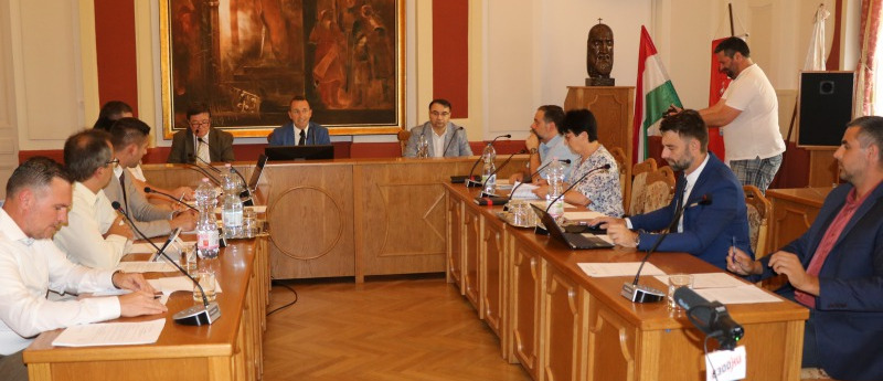 Ma fogadják el Kalocsa város 2022. évi költségvetését – További öt rendes és két sürgősségi javaslat a délutáni testületi ülés napirendjén