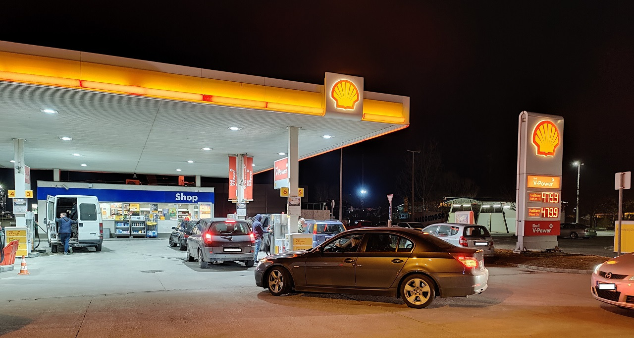 Pánik a kutakon - Özönlenek tankolni az autósok