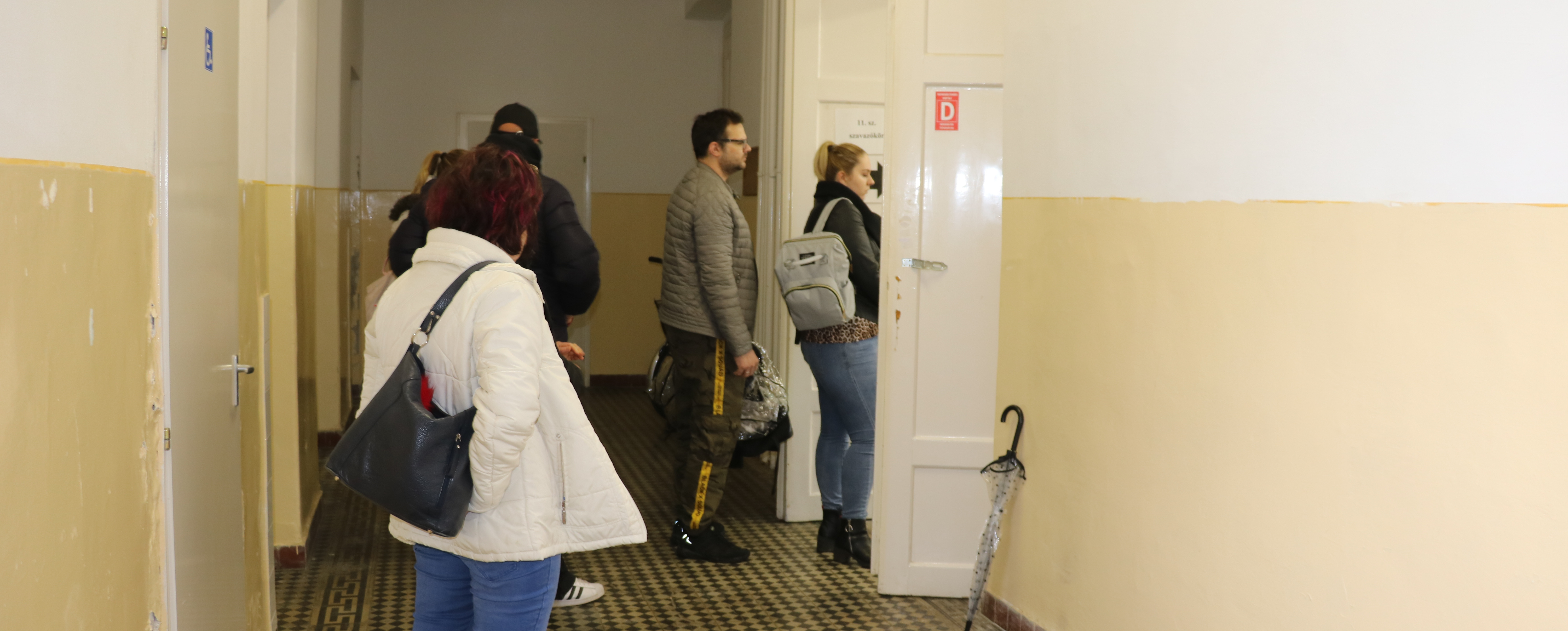 Városszerte az esemény méltóságához illően, zavartalanul folyik a szavazás – Tíz óráig a kertvárosiak voltak a legaktívabbak