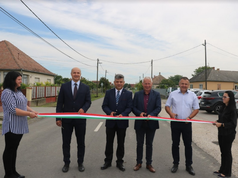 Ünnepélyesen átadták a kalocsai járás korszakos jelentőségű útfelújítását