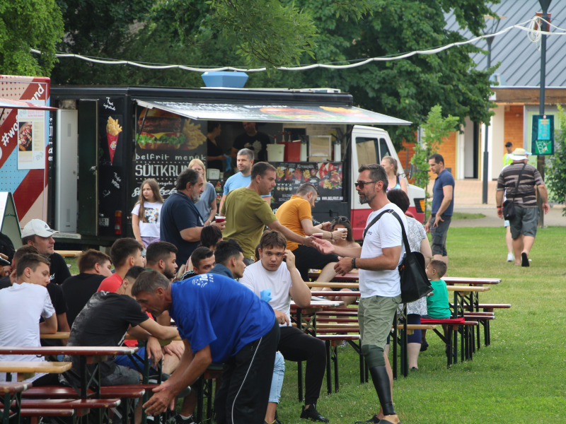 Food Truck Show másodszor Kalocsán – Három napon át várták az érdeklődőket a gyorsétel-különlegességek, koncertek és a vidámpark