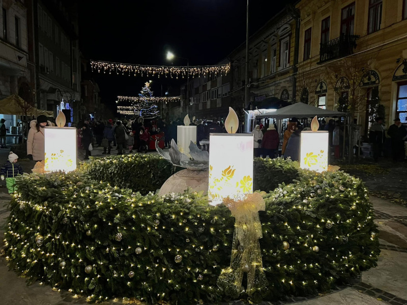 Meggyulladt az öröm gyertyája – Esős idővel érkezett advent harmadik vasárnapja