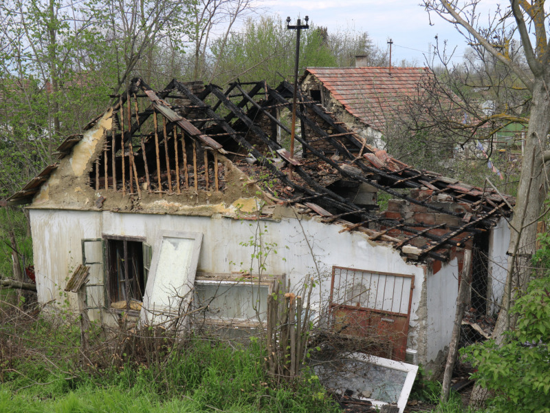 Lakhatatlanságig kiégett egy családi ház Foktőn 