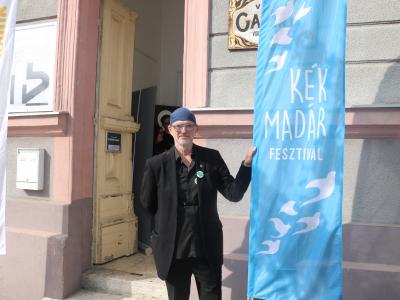 Zöld fészkéből felröppent a Kék Madár Kalocsán – Teltház valamennyi helyszínen
