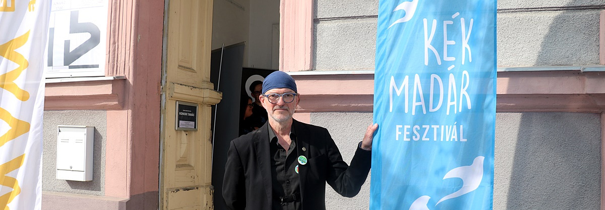 Zöld fészkéből felröppent a Kék Madár Kalocsán – Teltház valamennyi helyszínen