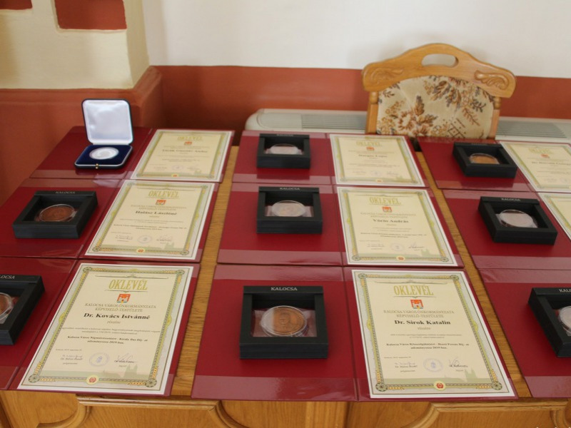 Ők kapják idén Kalocsa város kitüntető díjait – Az elismeréseket az államalapítás ünnepén adják át
