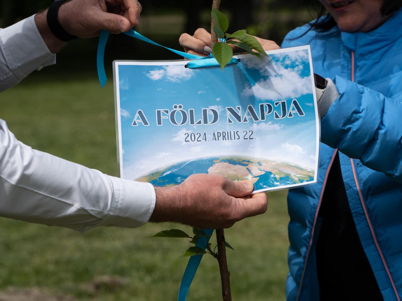 A Föld napja – Faültetéssel ünnepelt Kalocsán a Vagyonhasznosítási Kft.