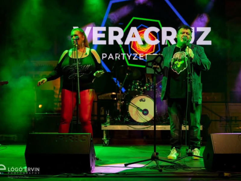 Most vasárnap a gyertyagyújtás mellett a motorosok is begurulnak a Sétálóutcába