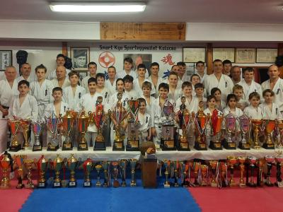 Kiváló évet zártak a kalocsai karatékák – A Smart Kyo Sportegyesület 2025. évi Beszámolója