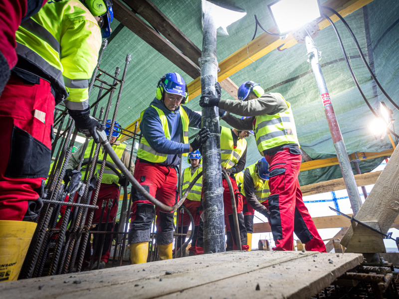 Első betonöntés Pakson – Szijjártó Péter: „a paksi bővítés a garancia a rezsicsökkentés fenntartására”