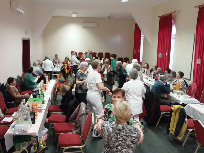 Vidám farsangi batyusbál töltötte meg élettel a Közösségi Házat Miskén