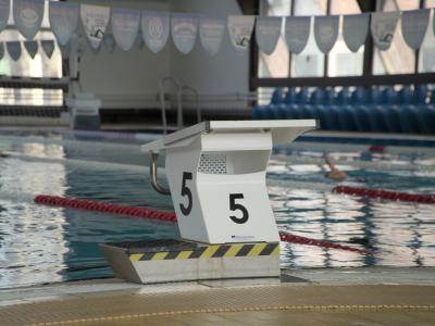 „Fúrjunk vagy ne fúrjunk?” – Bolvári Ferdinánd az uszoda-felújításról interpellált: úgy néz ki, elmarad a termálkútfúrás