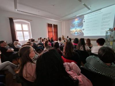 Szárnyra kelt szavak a könyvtárban