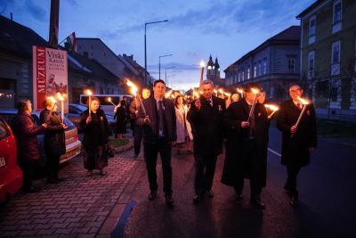 Fáklyás felvonulással és gyertyagyújtással idézik fel az 1848-as hagyományokat Kalocsán
