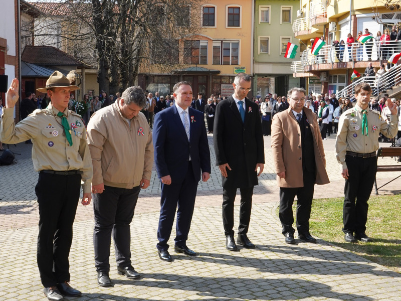 Városi megemlékezés Kalocsán március 15-én – „A paprika vörös színe, a hímzések gazdagsága, a Duna méltósága mind azt üzeni, ez a város élni akar”