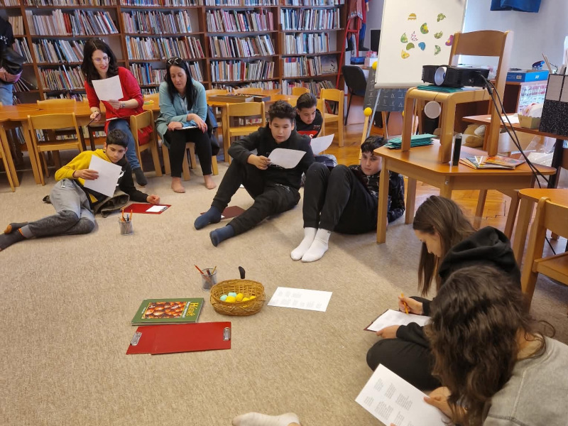 Húsvéti hangulat a könyvtárban – élményekkel tanultak a nebulós diákok Kalocsán