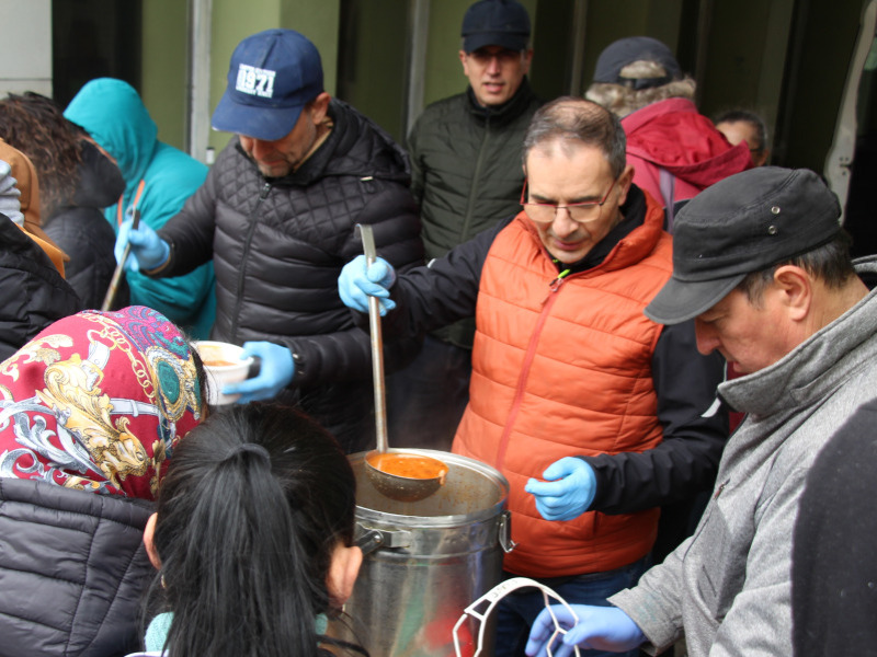 Húsvéti jótékonysági ételosztás – Tizenkét éves hagyományt folytatott a Békés Kalocsáért Egyesület