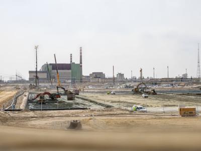Folyik a talajkiemelés az új atomerőmű területén