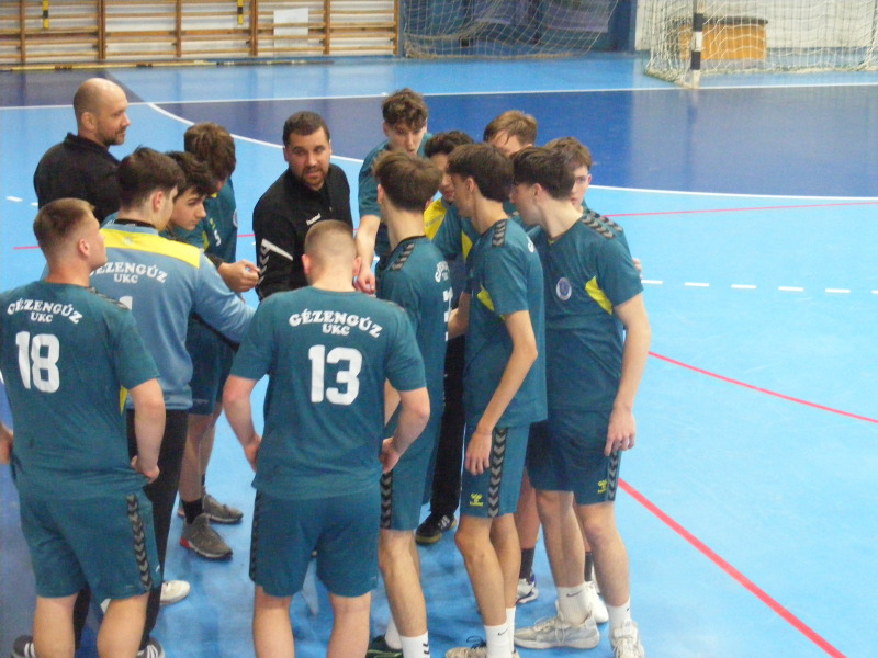 Gézengúzaink már ezüstérmes helyen csoportjukban