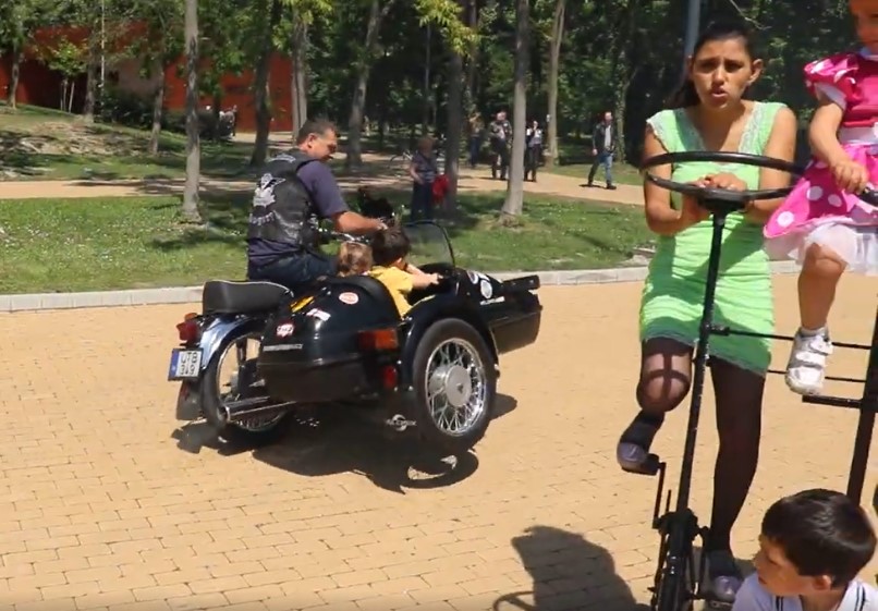 Driftelés oldalkocsissal – Avagy háromkerekű két keréken